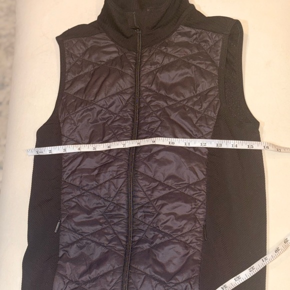 Athleta Insulated Flurry Vest Black - Picture 6 of 10
